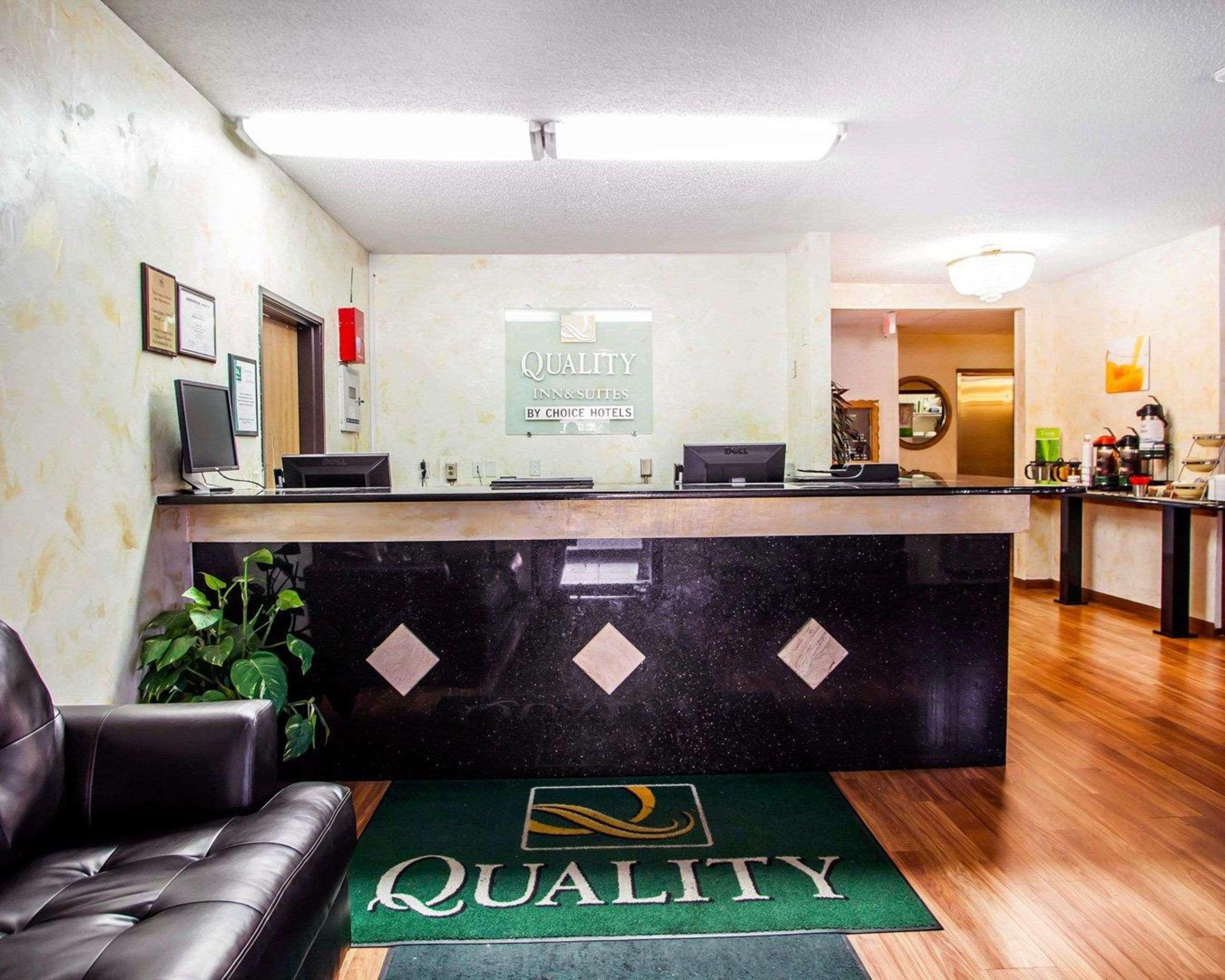 Quality Inn & Suites Champaign Exterior photo