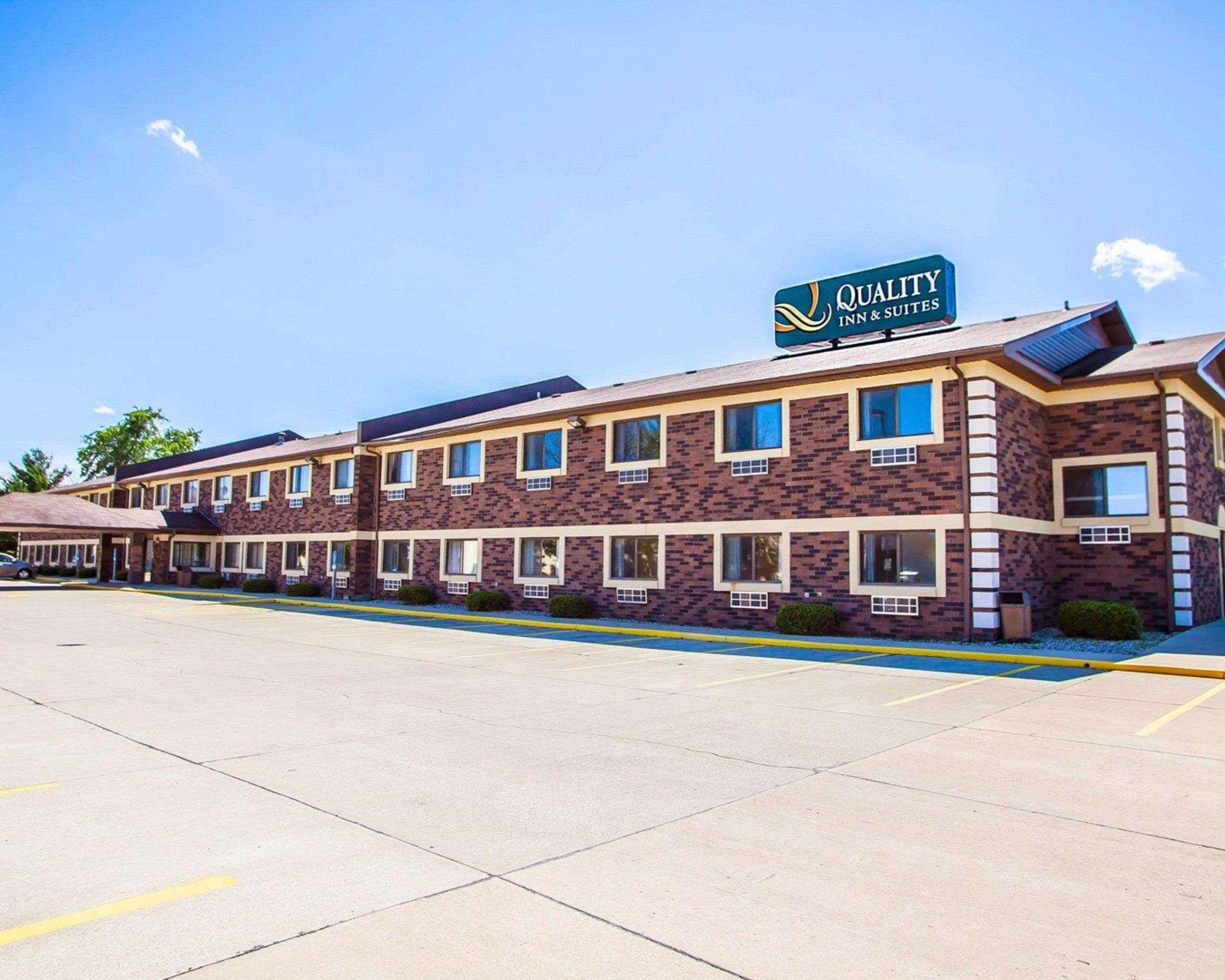 Quality Inn & Suites Champaign Exterior photo