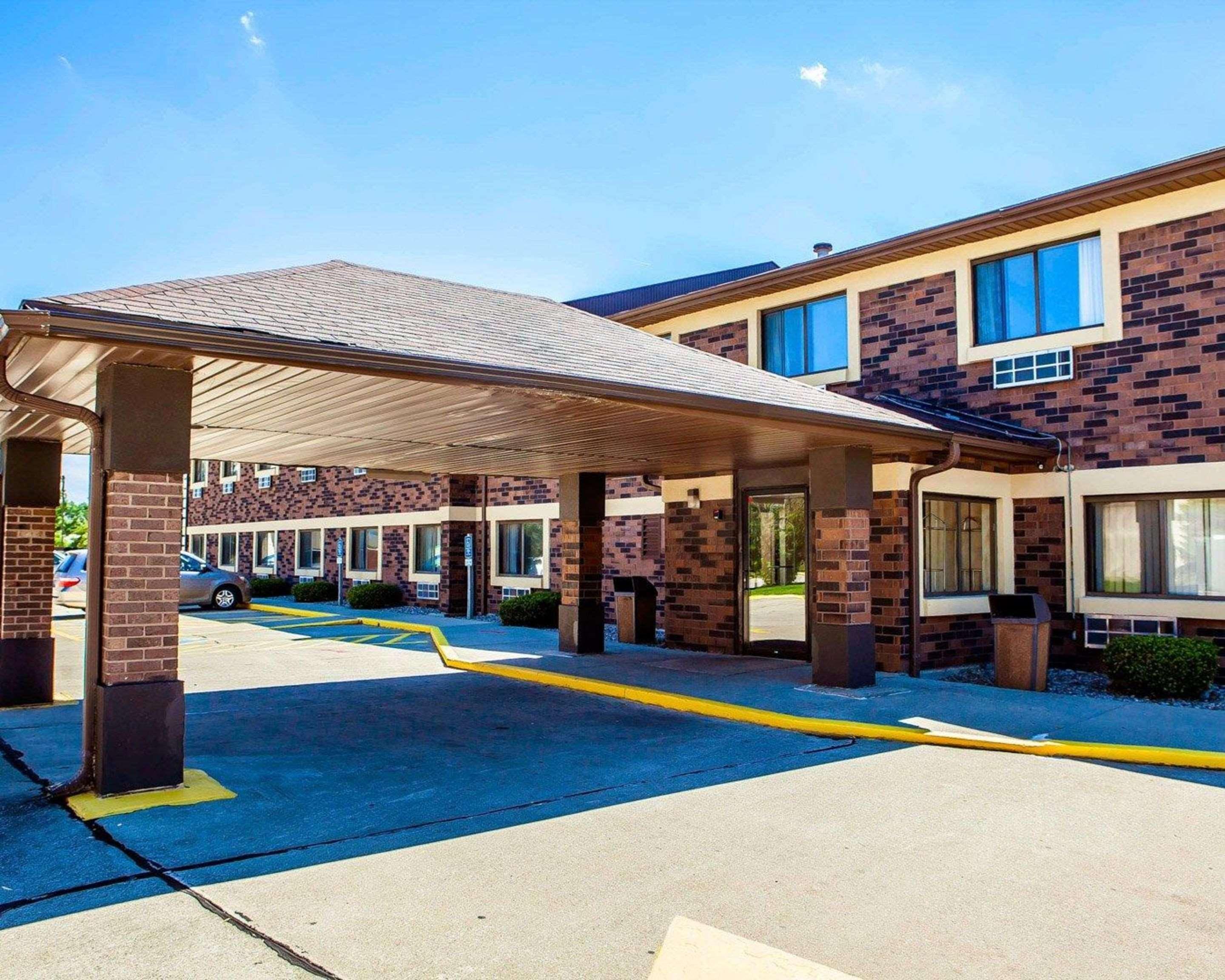 Quality Inn & Suites Champaign Exterior photo