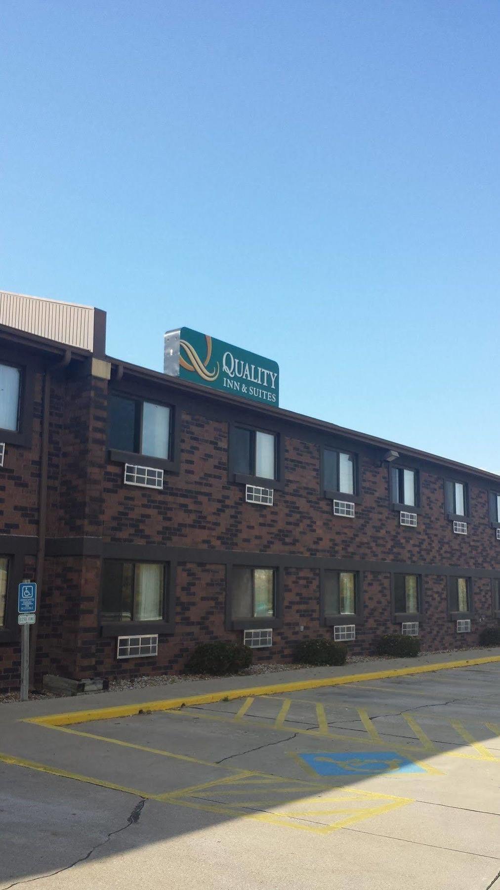 Quality Inn & Suites Champaign Exterior photo
